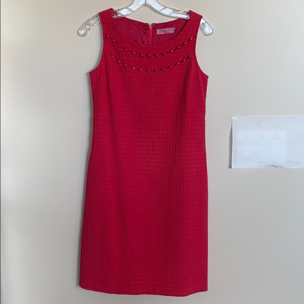 Cute sleeveless dress with fun button detail
